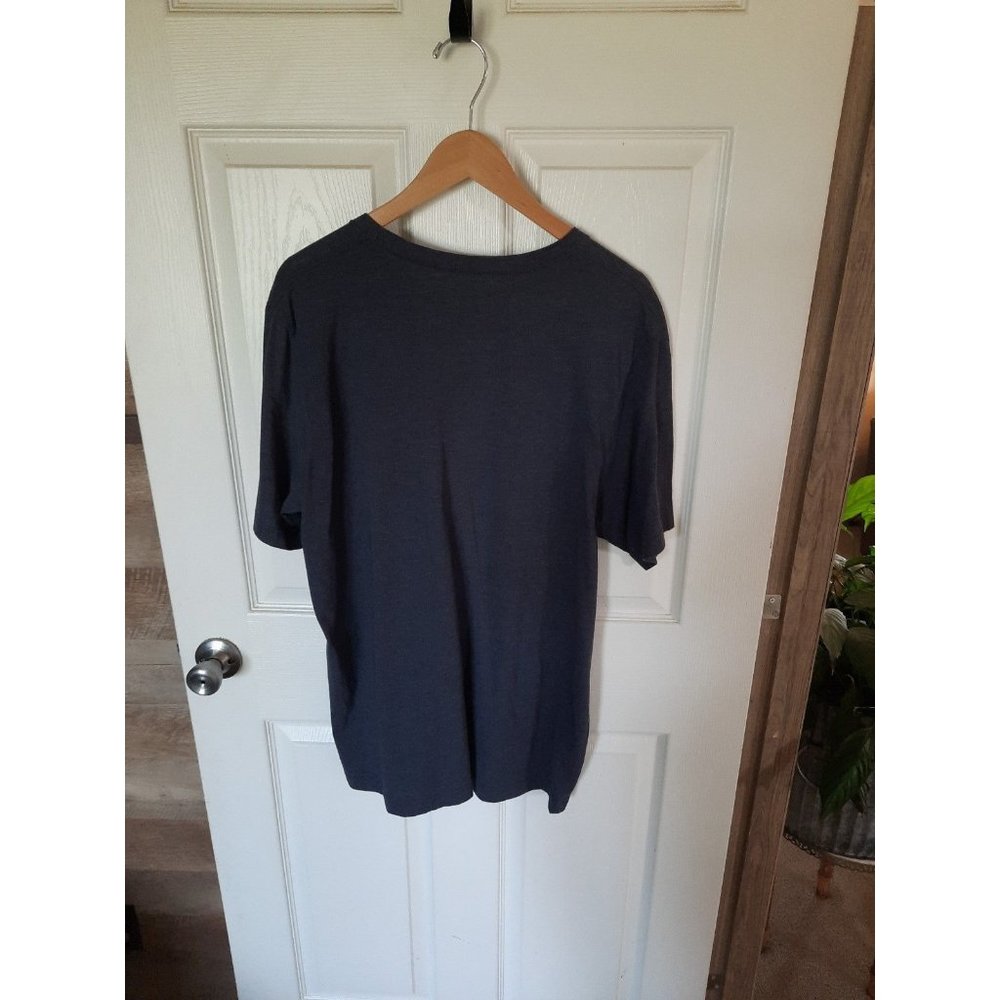 T shirt - Picture 3 of 4